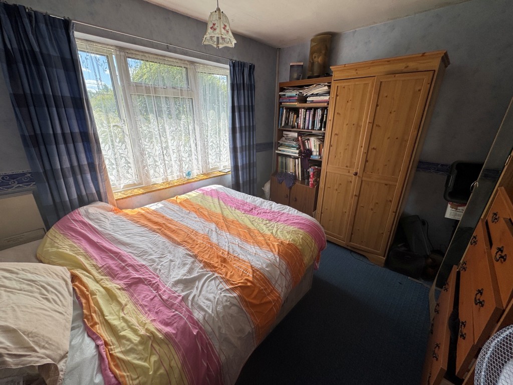Lot: 112 - FREEHOLD STATUTORY RESIDENTIAL INVESTMENT - Bedroom 1